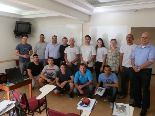 PRESIDENTE DO SINDBOMBEIROS/SC EFETUA PALESTRA PARA NOVOS PROFISSIONAIS